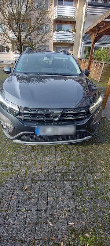 Grau Gebraucht 2020 Dacia Sandero Stepway Kleinwagen | 10.600 € (Fairer Preis) - Bild 1/4
