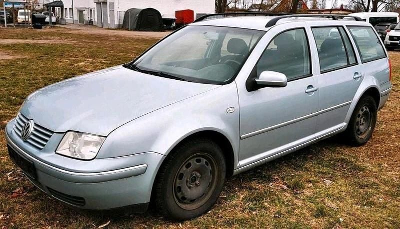 Second-hand VW Bora 115 CP (84 kW) 2003 Albastru Break