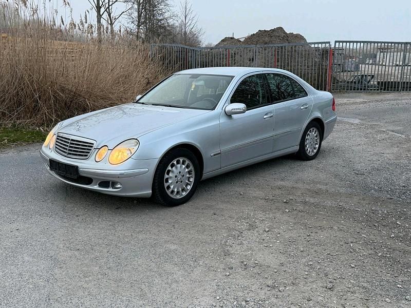Gebraucht Mercedes E220 Elegance 150 PS (110 kW) 2005 Silber Limousine
