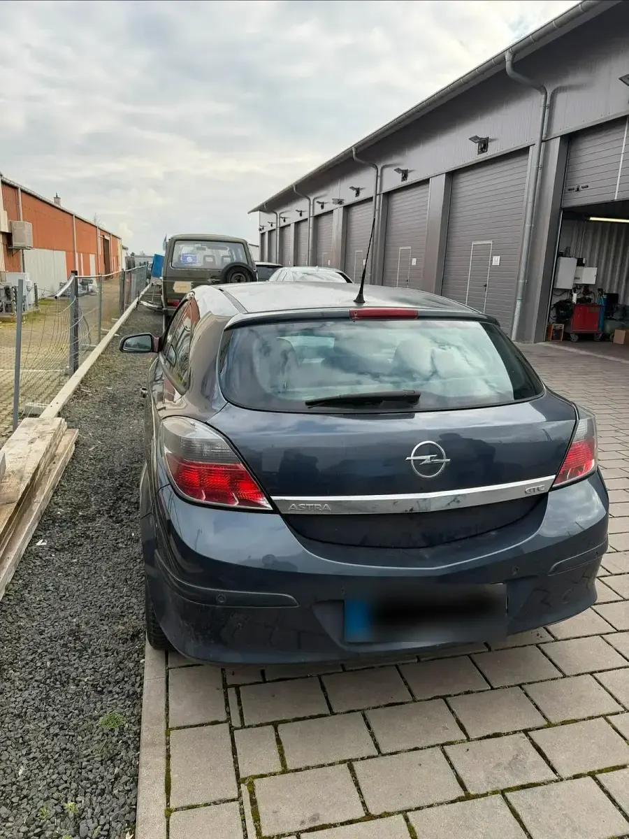 Gebraucht Opel Astra GTC 105 PS (77 kW) 2007 Blau Kleinwagen