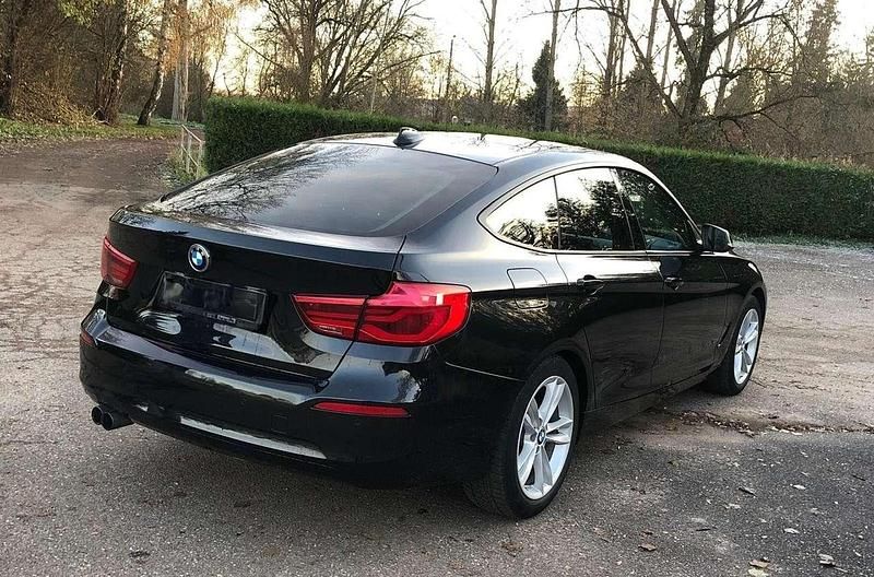 Second-hand BMW 330 Advantage 258 CP (189 kW) 2016 Berlinǎ