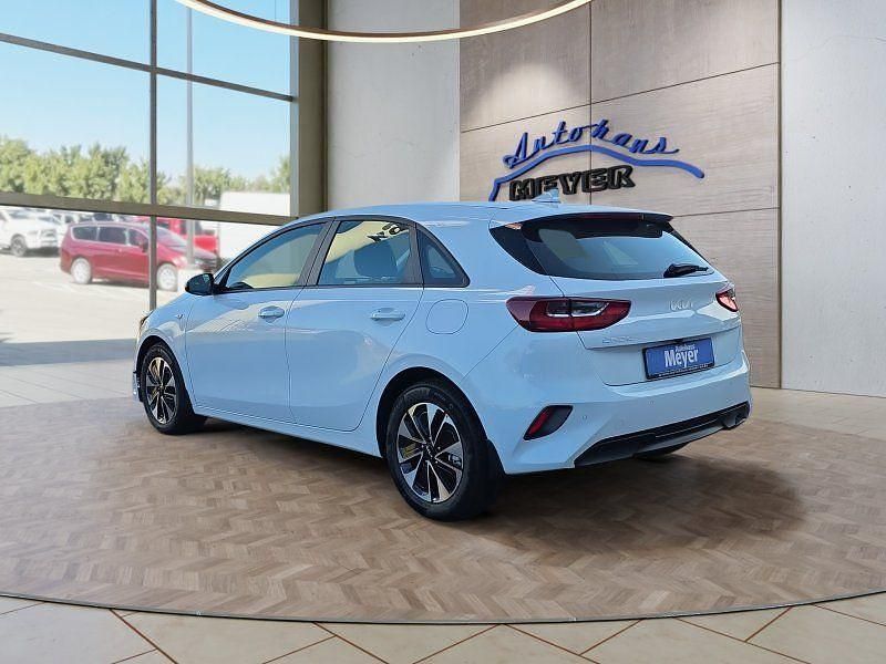 Novo Kia Ceed 140 HP (102 kW) 2025 Branco Citadino