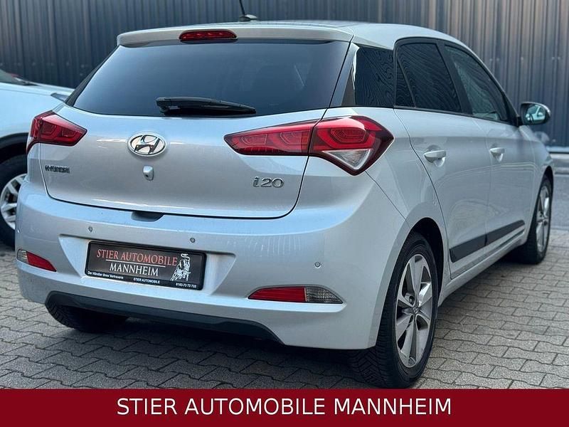 Gebraucht Hyundai i20 YES! 84 PS (61 kW) 2015 Silber Limousine