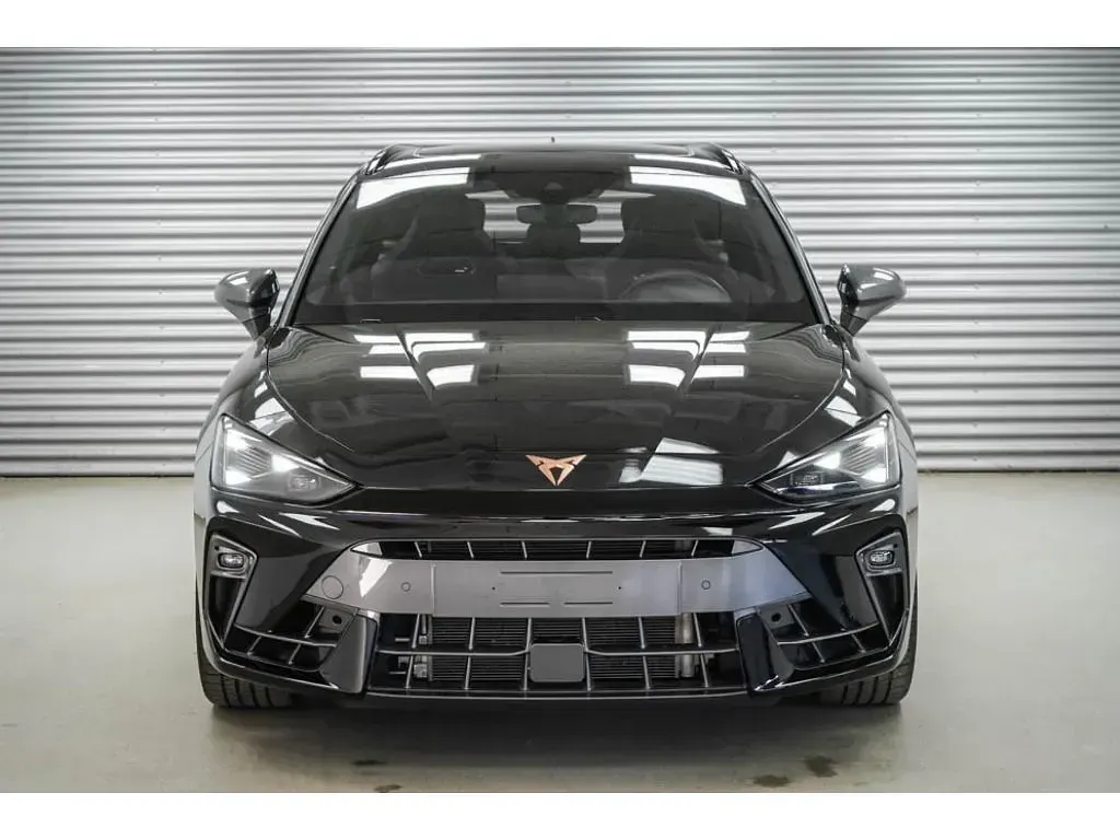 Gebraucht Cupra Leon 333 PS (244 kW) 2025 Midnight black metallic (0e) (metallic) Kombi