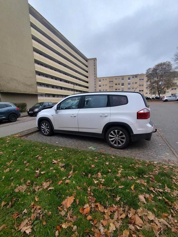 Gebraucht Chevrolet Orlando 163 PS (119 kW) 2012 Weiß Van / Kleinbus