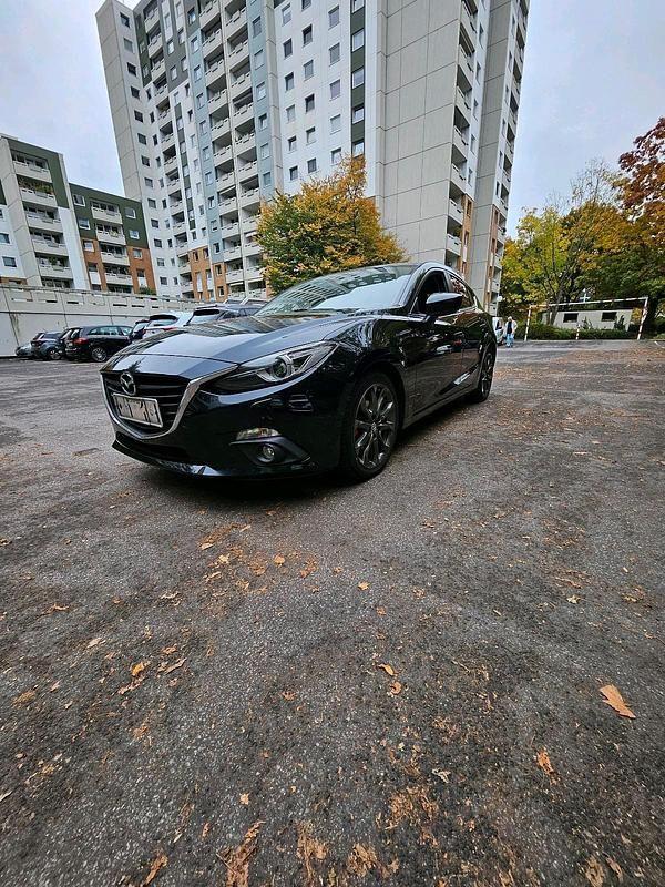 Schwarz Gebraucht 2016 Mazda 3 Limousine | 12.000 € (Etwas zu teuer) - Bild 1/4