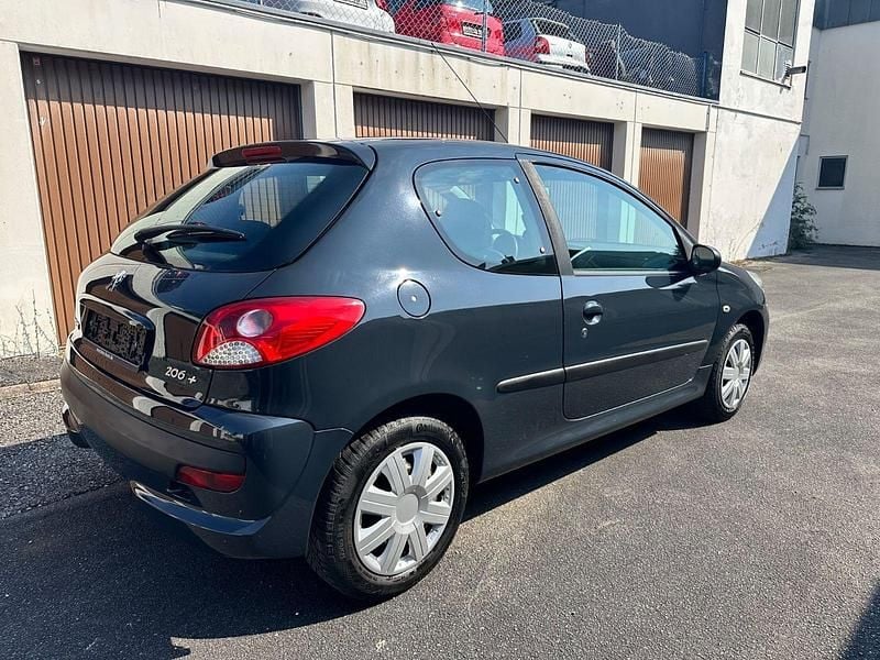 Gebraucht Peugeot 206+ Basis 73 PS (53 kW) 2010 Grau Kleinwagen
