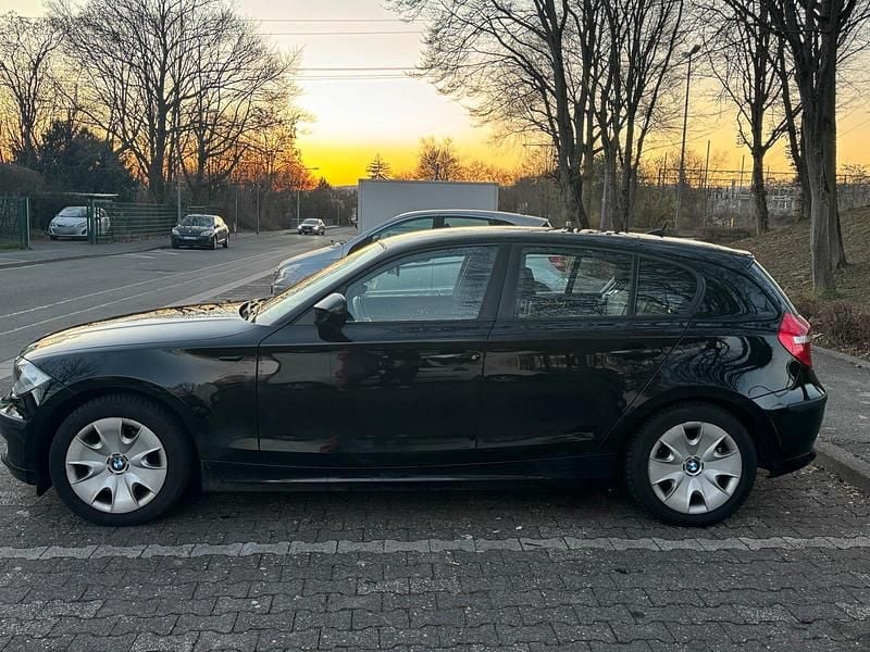 Gebraucht BMW 116 122 PS (89 kW) 2010 Schwarz Kleinwagen
