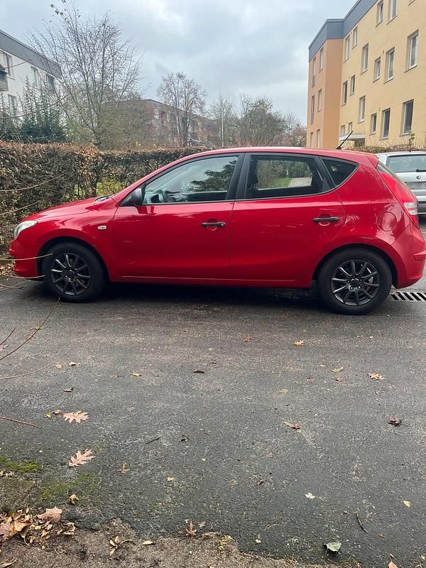 Gebraucht Hyundai i30 Edition+ 109 PS (80 kW) 2009 Rot Kleinwagen