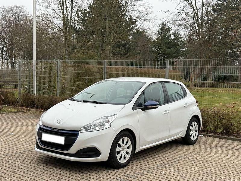 Gebraucht Peugeot 208 68 PS (50 kW) 2016 Weiß Kleinwagen