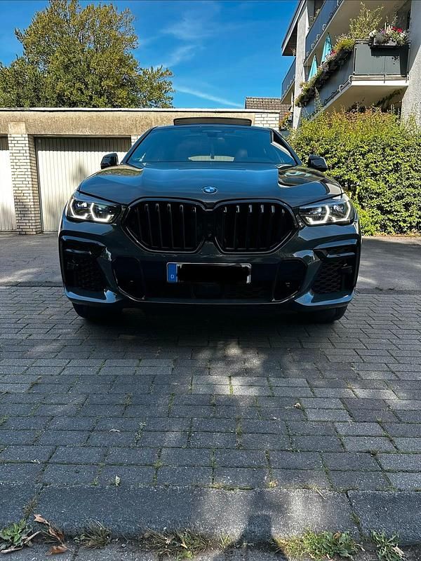 Gebraucht BMW X6 M50 Shadowline 540 PS (397 kW) 2022 Grau SUV
