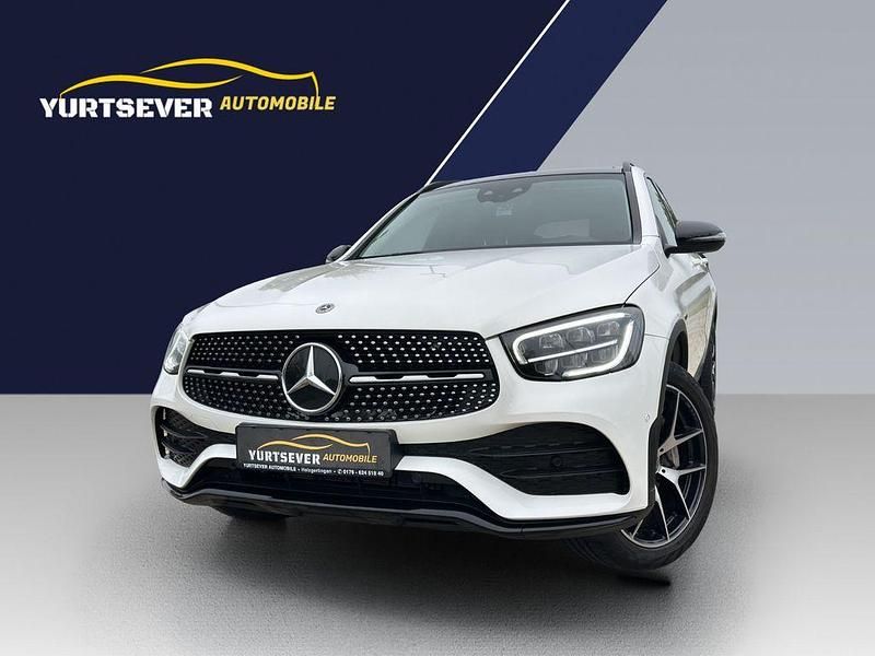 Polarweiss Gebraucht 2021 Mercedes GLC300e AMG SUV | 38.490 € (Fairer Preis) - Bild 1/4