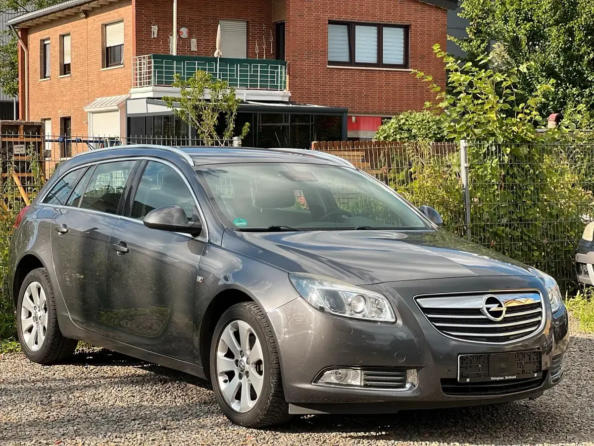 Gebraucht Opel Insignia 140 PS (102 kW) 2009 Grau Kombi