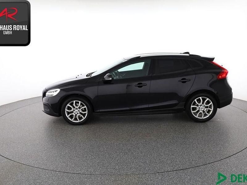 Gebraucht Volvo V40 CC Plus 190 PS (139 kW) 2017 Onyx black Kombi