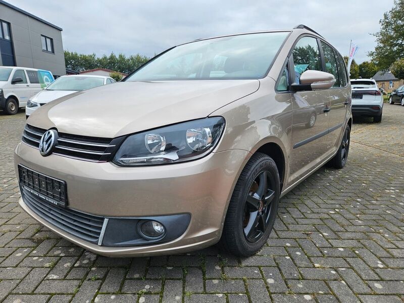 Beige Gebraucht 2012 VW Touran Trendline Van / Kleinbus | 8.990 € (Etwas zu teuer) - Bild 1/4