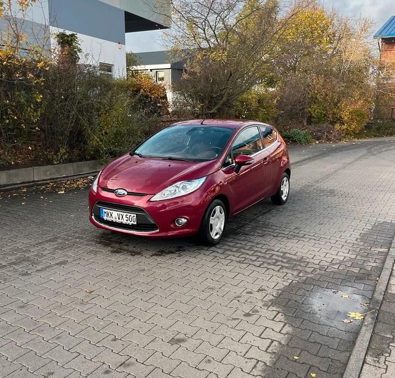 Rot Gebraucht 2010 Ford Fiesta Kleinwagen | 2.600 € (Fairer Preis) - Bild 1/4