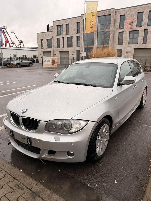 Silber Gebraucht 2010 BMW 120 M Sport Kleinwagen | 4.500 € (Superpreis) - Bild 1/4