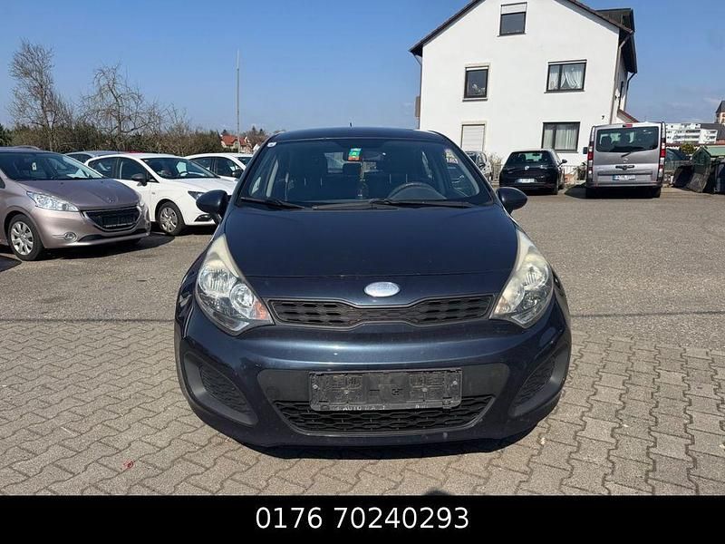 Gebraucht Kia Rio Edition 7 86 PS (63 kW) 2013 Blau Limousine