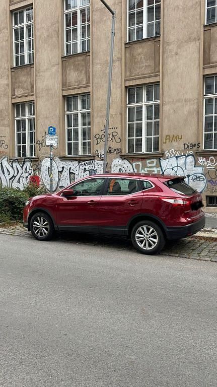 Rot Gebraucht 2017 Nissan Qashqai N-Connecta SUV | 11.500 € (Fairer Preis) - Bild 1/4