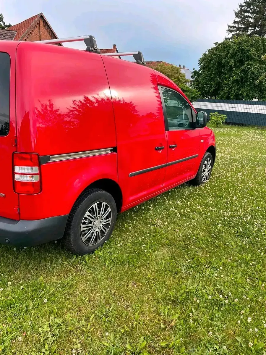 Gebraucht VW Caddy 102 PS (75 kW) 2011 Rot Van / Kleinbus