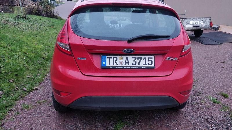 Rot Gebraucht 2010 Ford Fiesta Trend Limousine | 1.900 € (Guter Preis) - Bild 1/3