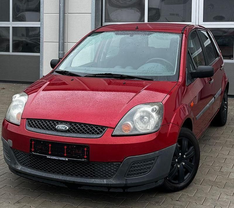 Rot Gebraucht 2006 Ford Fiesta Ambiente Limousine | 2.299 € (Fairer Preis) - Bild 1/4