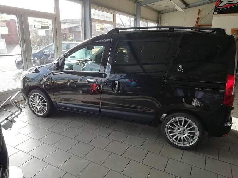 Gebraucht Dacia Dokker Lauréate 90 PS (66 kW) 2013 Perlmuttschwarzmetallic Van / Kleinbus
