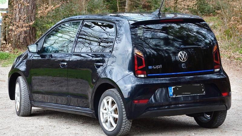 Gebraucht VW e-up! Edition 61 kW (83 PS) 2023 Schwarz Kleinwagen