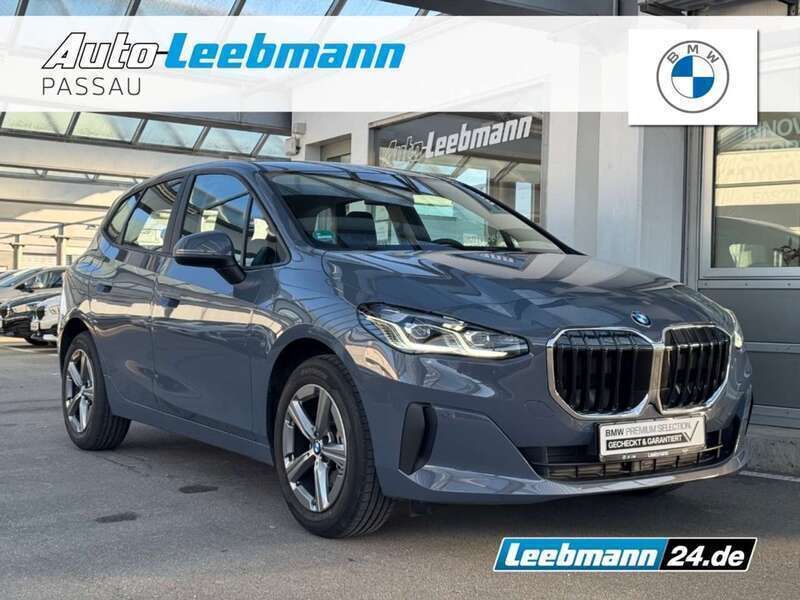 Sparkling kupfergrau metallic Gebraucht 2024 BMW 218 Active Tourer Sport Line Van / Kleinbus | 32.750 € (Superpreis) - Bild 1/4