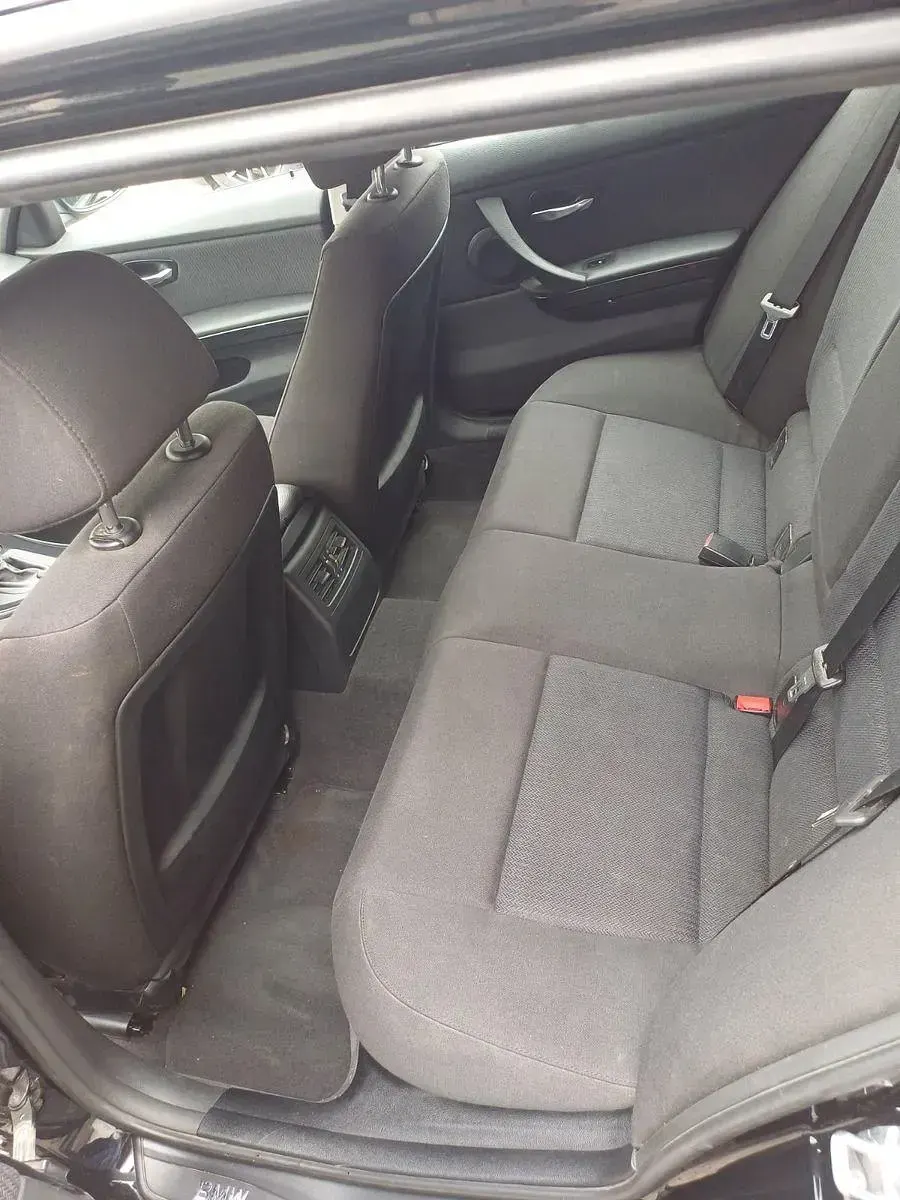Gebraucht BMW 320 184 PS (135 kW) 2012 Schwarz Kombi