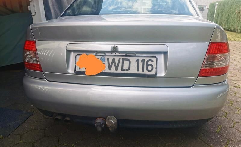 Silber Gebraucht 1995 Audi A4 Limousine | 3.000 € - Bild 1/3