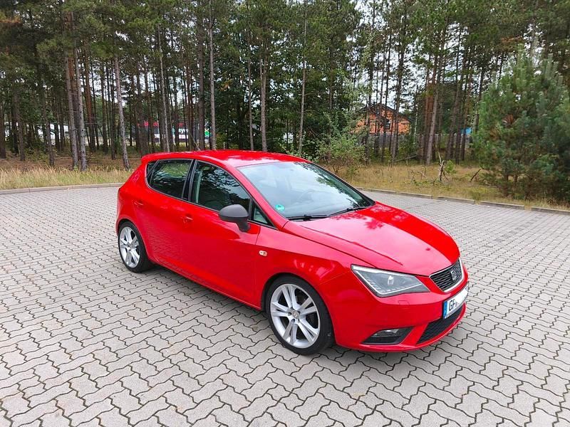 Rot Gebraucht 2014 Seat Ibiza I-Tech Kleinwagen | 4.999 € - Bild 1/4