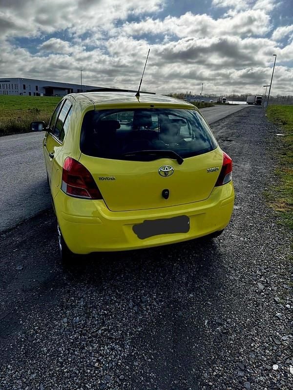 Gebraucht Toyota Yaris 69 PS (50 kW) 2009 Gelb Kleinwagen