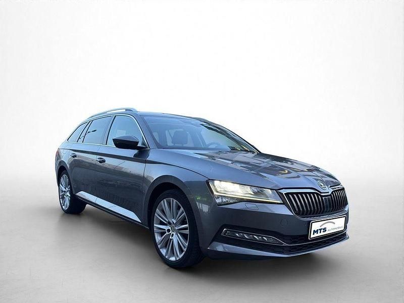 Gebraucht Skoda Superb Style 150 PS (110 kW) 2022 Grau Kombi