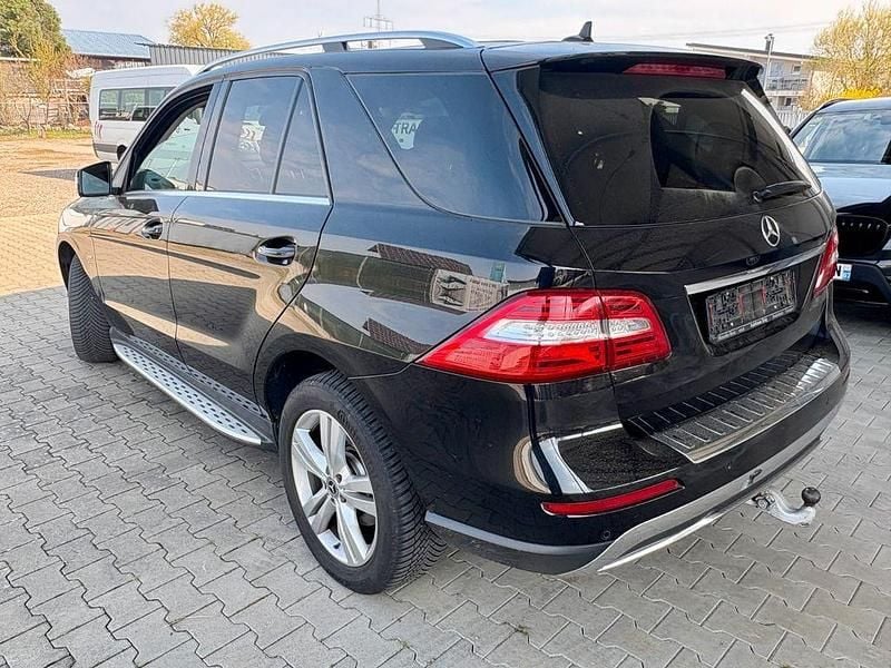 Gebraucht Mercedes ML250 204 PS (150 kW) 2012 Schwarz SUV