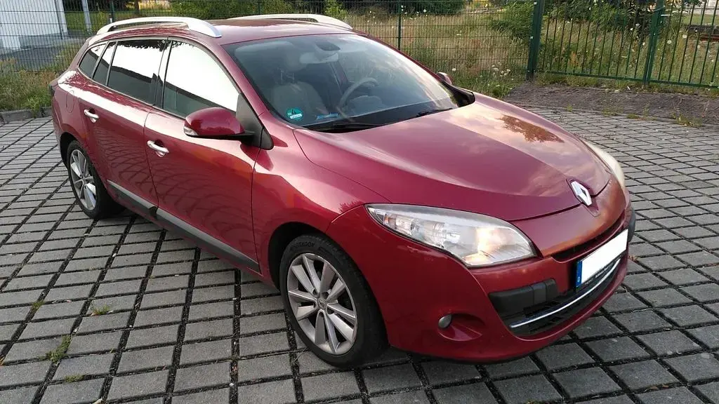 Gebraucht Renault Mégane Dynamique 131 PS (96 kW) 2010 Rot Limousine