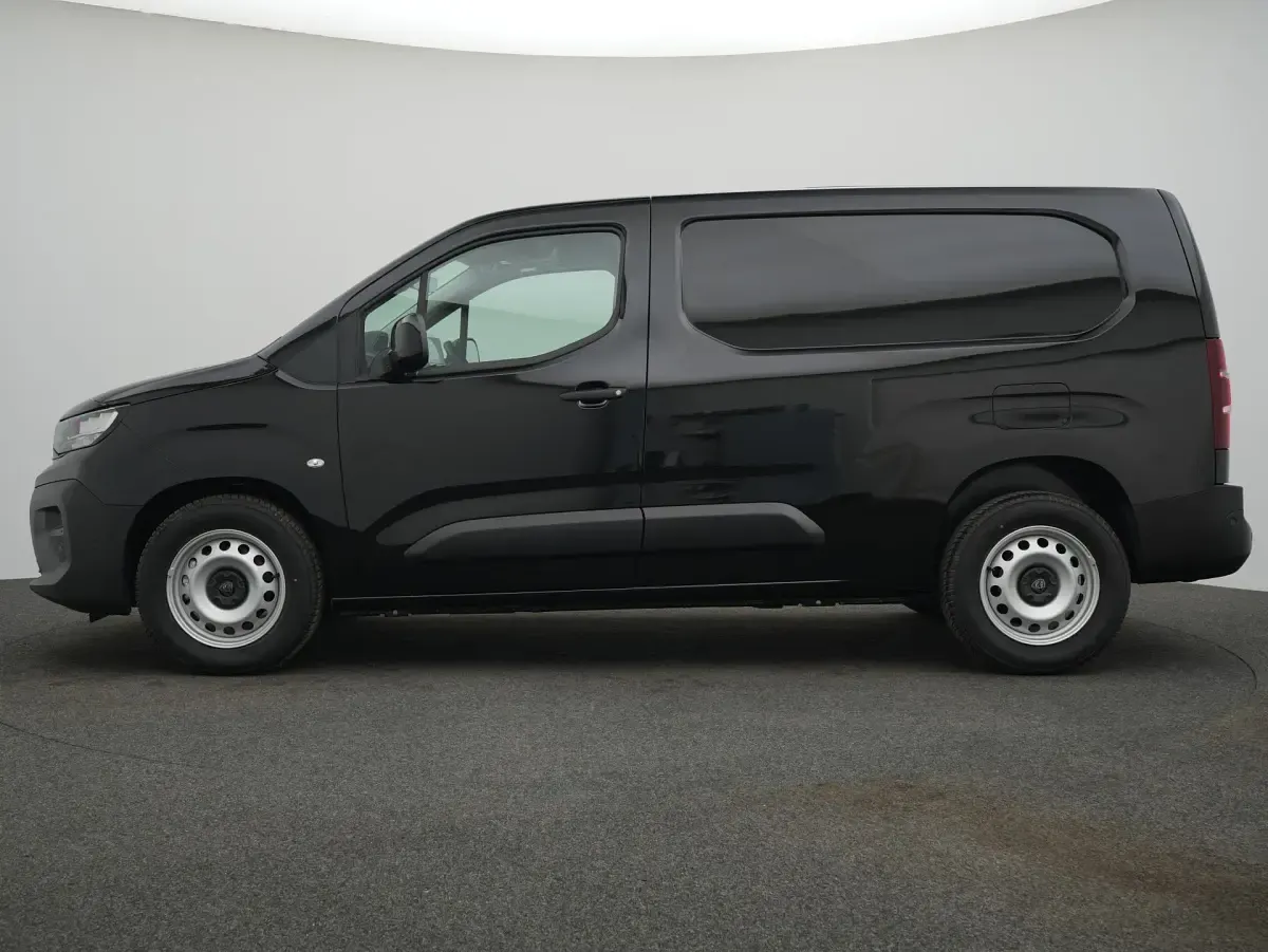 Gebraucht Peugeot Partner 131 PS (96 kW) 2025 Perlaneraschwarz Van / Kleinbus