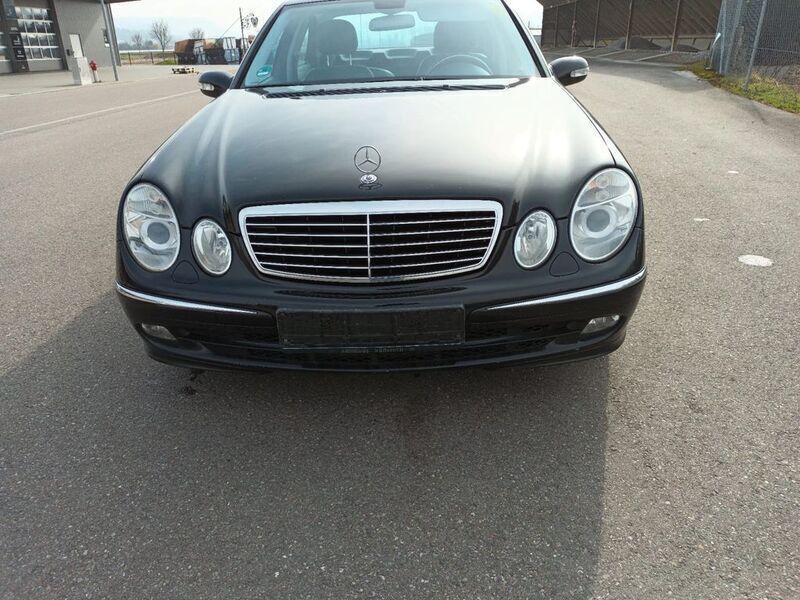 Schwarz Gebraucht 2006 Mercedes E200 Classic Limousine | 5.800 € (Fairer Preis) - Bild 1/4