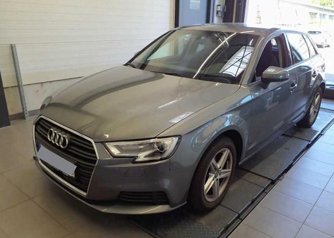 Grau Gebraucht 2017 Audi A3 Sportback Design Kombi | 16.830 € (Guter Preis) - Bild 1/1