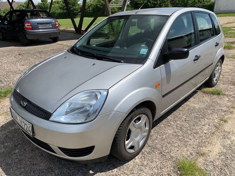 Silber Gebraucht 2005 Ford Fiesta Kleinwagen | 2.499 € (Etwas zu teuer) - Bild 1/4