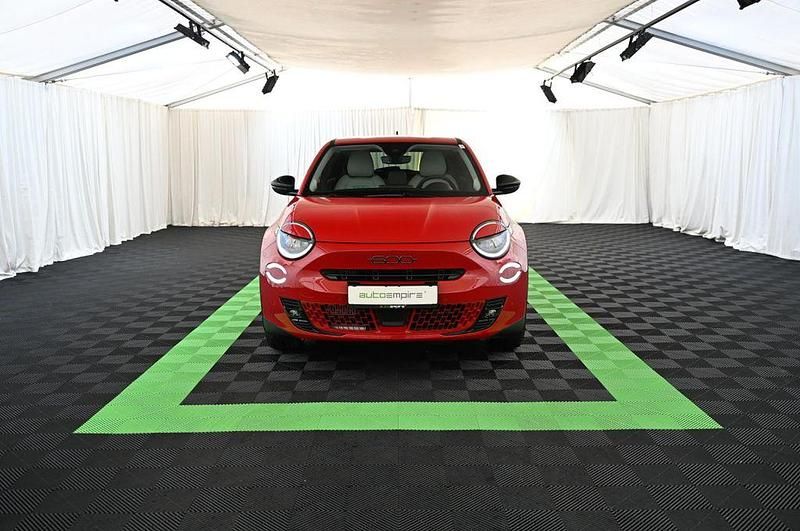 Gebraucht Fiat 600 La Prima 101 PS (74 kW) 2025 Rot SUV