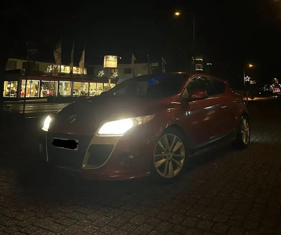 Używany Renault Mégane 179 KM (131 kW) 2008 Pomarańczowy Coupe