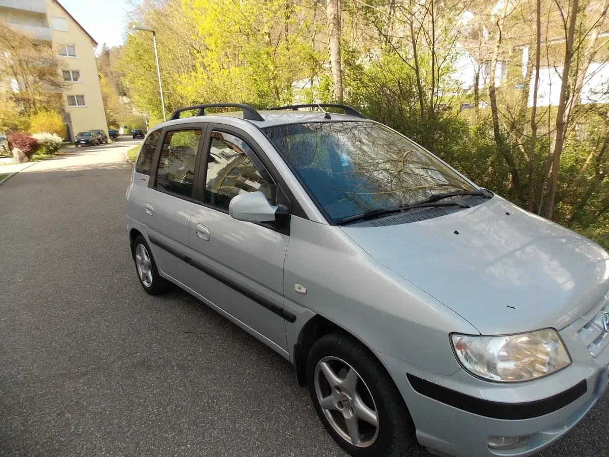 Gebraucht Hyundai Matrix GLS 122 PS (89 kW) 2004 Silber Van / Kleinbus