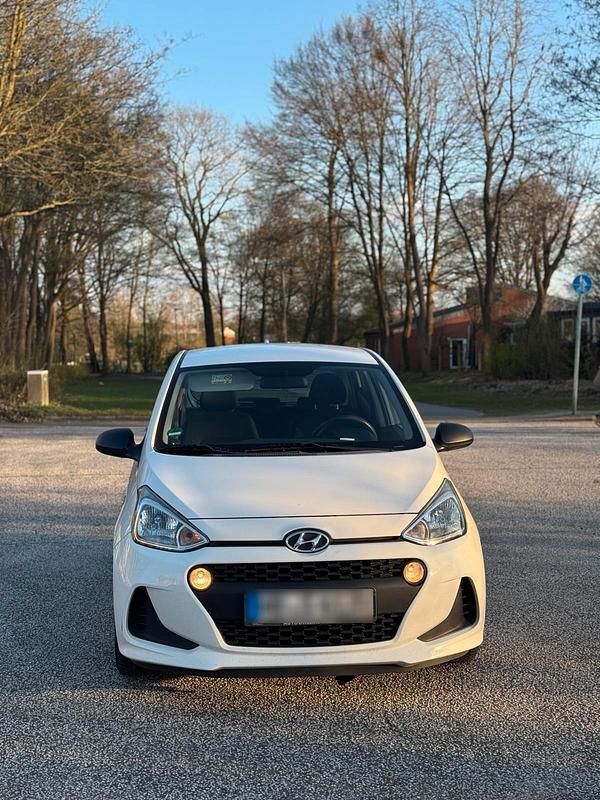 Gebraucht Hyundai i10 83 PS (61 kW) 2017 Weiß Kleinwagen