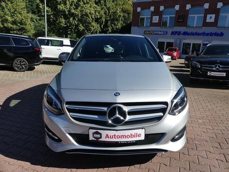 Gebraucht Mercedes B200 156 PS (114 kW) 2017 Grau Van / Kleinbus