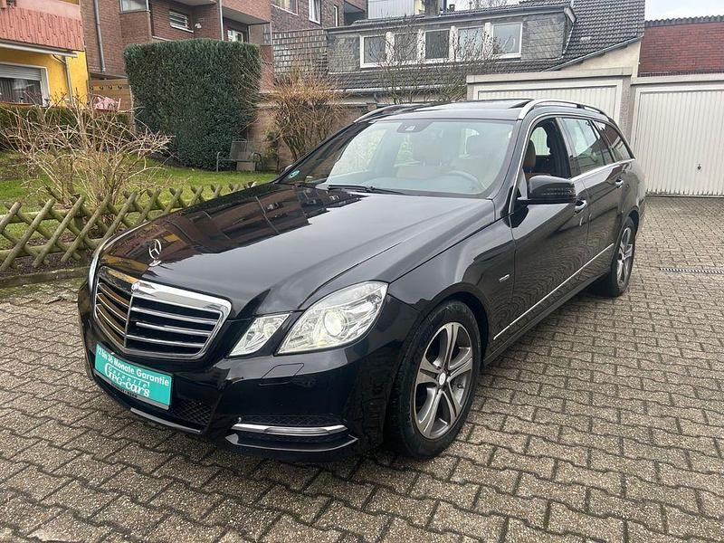 Schwarz Gebraucht 2010 Mercedes E200 Kombi | 6.950 € (Fairer Preis) - Bild 1/4