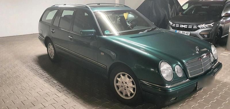Gebraucht Mercedes E200 Elegance 136 PS (100 kW) 1997 Grün Kombi