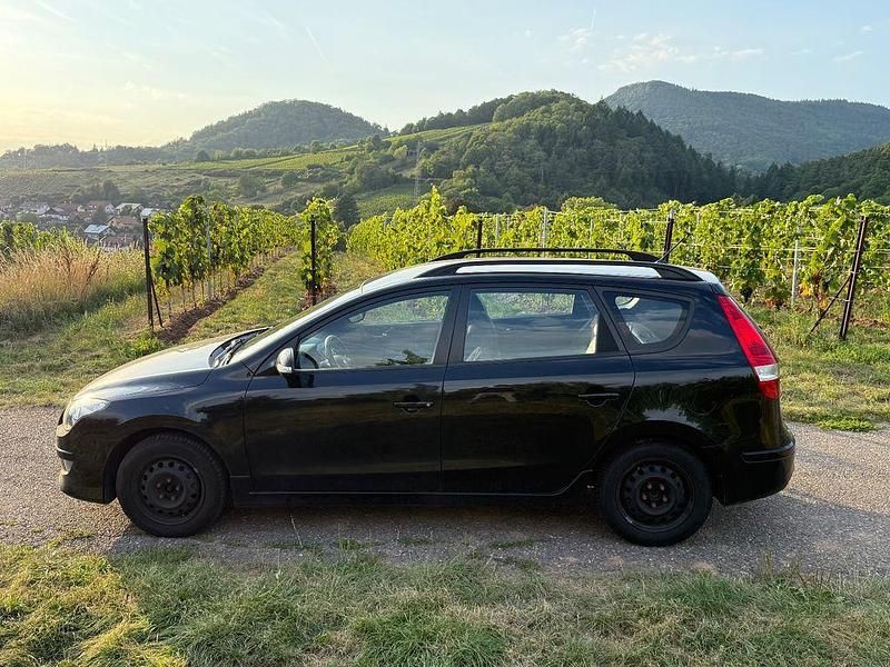 Schwarz Gebraucht 2012 Hyundai i30 Classic Kombi | 4.100 € (Guter Preis) - Bild 1/4