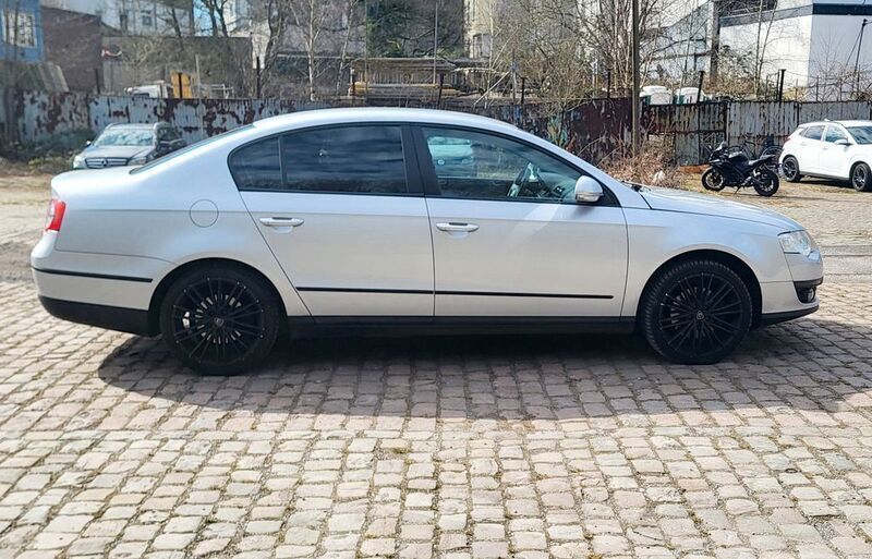 Grau Gebraucht 2005 VW Passat Trendline Limousine | 2.750 € (Guter Preis) - Bild 1/4