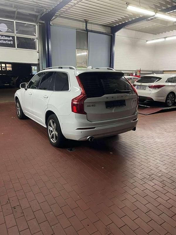Weiß Gebraucht 2018 Volvo XC90 Momentum SUV | 34.999 € (Etwas zu teuer) - Bild 1/4